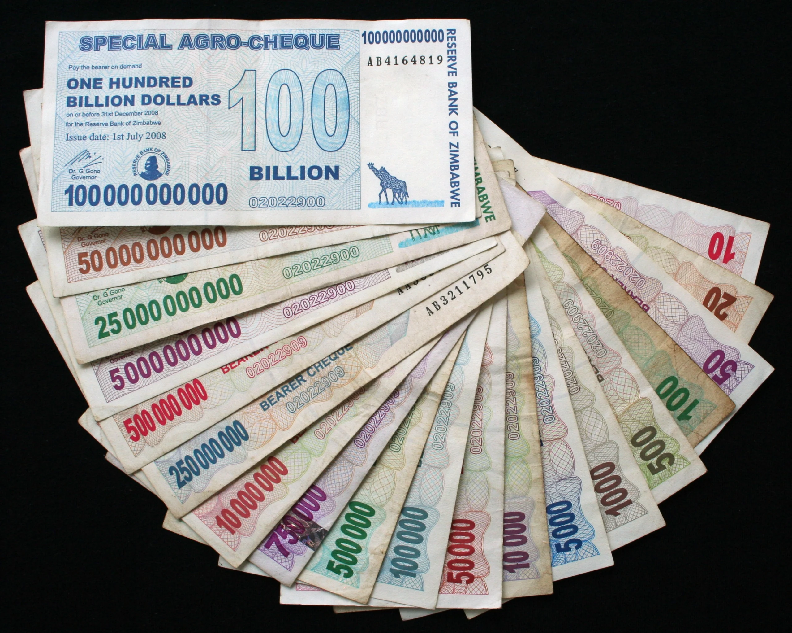 Các tờ tiền Zimbabwe trong thời kỳ siêu lạm phát 2008