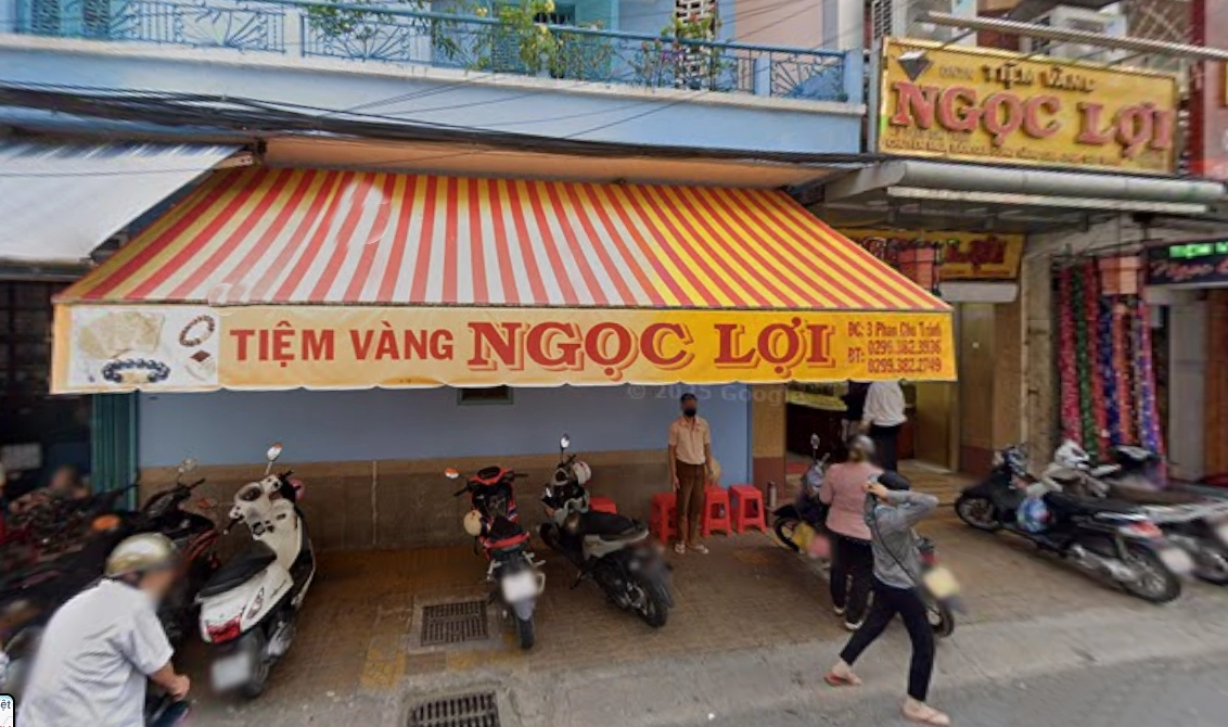 Cận cảnh một món trang sức tinh xảo tại Tiệm Vàng Ngọc Lợi