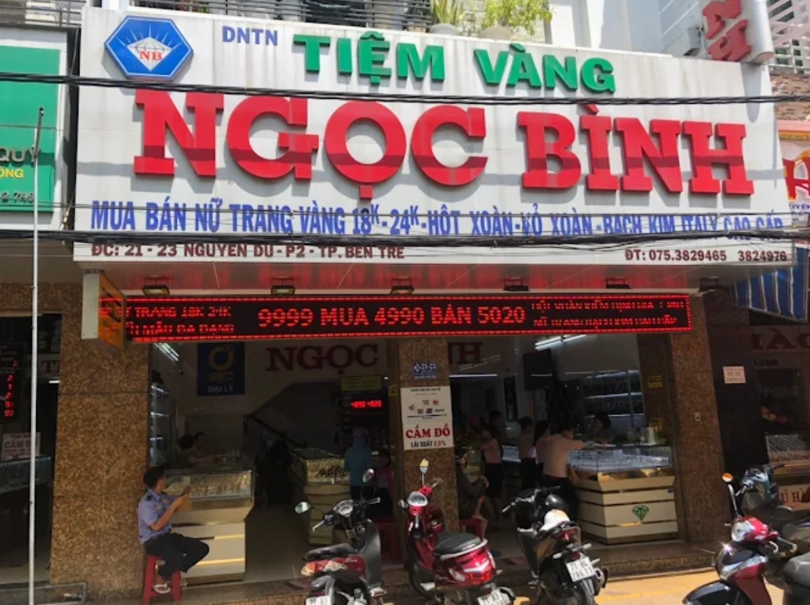 Cận cảnh vẻ đẹp lấp lánh của trang sức vàng tại Tiệm Vàng Ngọc Bình