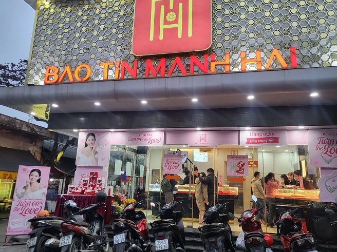 Cửa hàng Bảo Tín Mạnh Hải trưng bày các sản phẩm vàng cao cấp