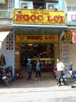 Cửa hàng Tiệm Vàng Ngọc Lợi trưng bày sản phẩm đẹp mắt