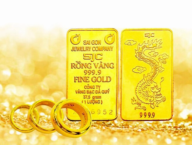 Cửa hàng vàng PNJ trưng bày sản phẩm