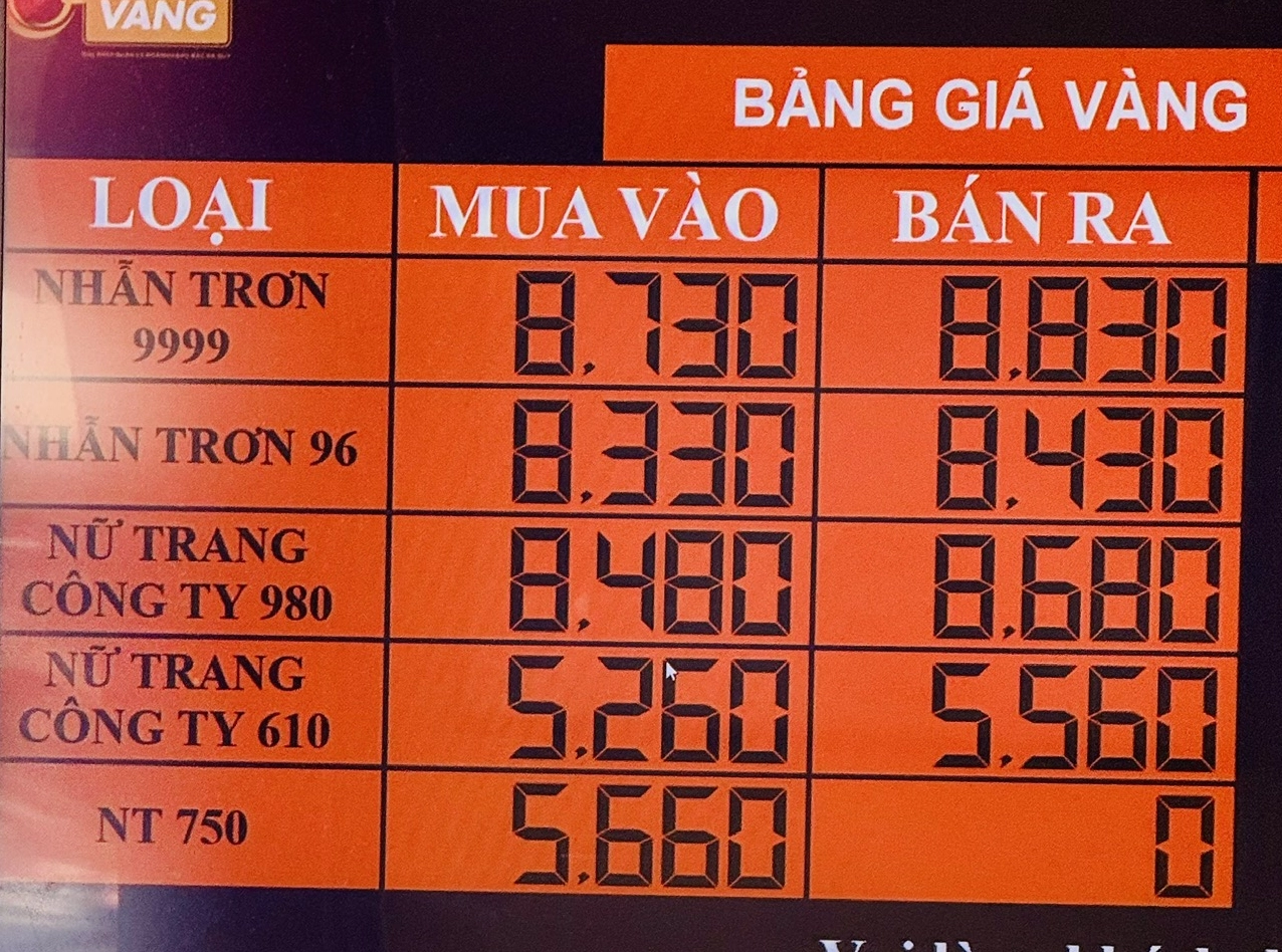 Giá vàng niêm yết tại tiệm vàng Kim Vinh
