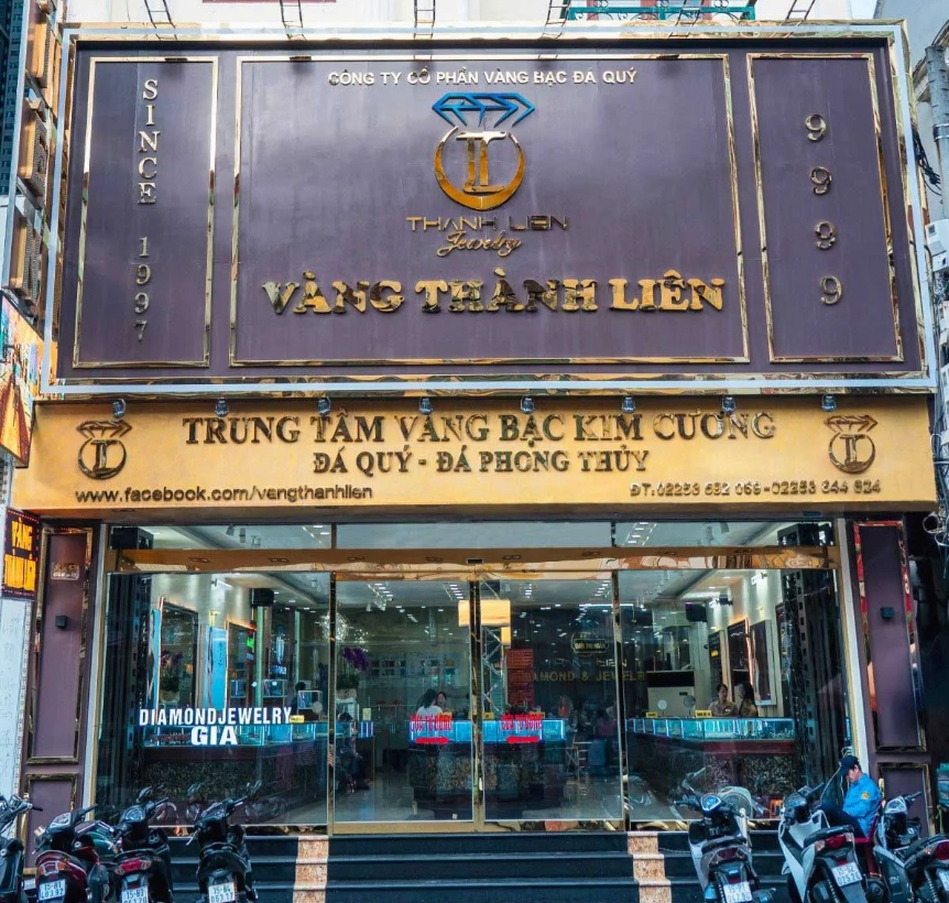 Mẫu trang sức vàng đính đá quý tại Vàng Thành Liên