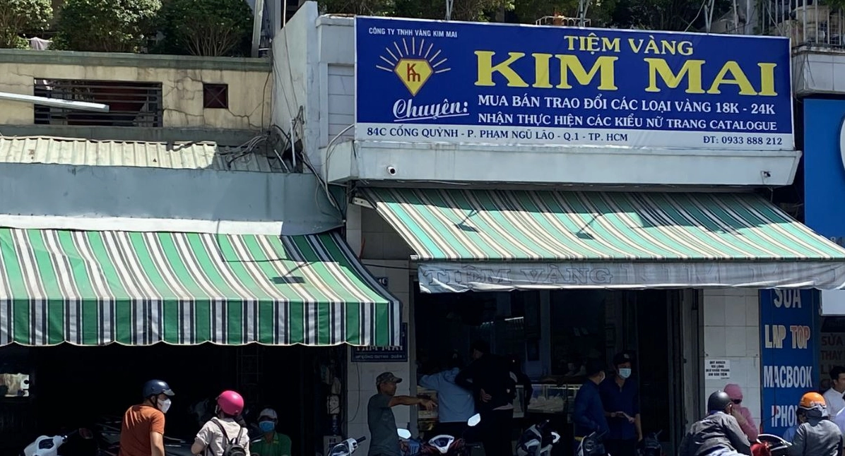 Người đang xem biểu đồ giá vàng