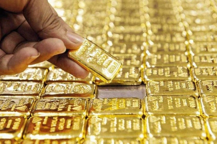 Người dân quan tâm giá vàng Yên Bái