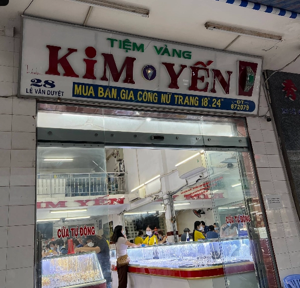 Nhà đầu tư theo dõi biến động giá vàng