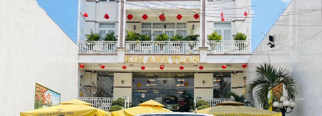 Nữ trang vàng tinh xảo tại tiệm