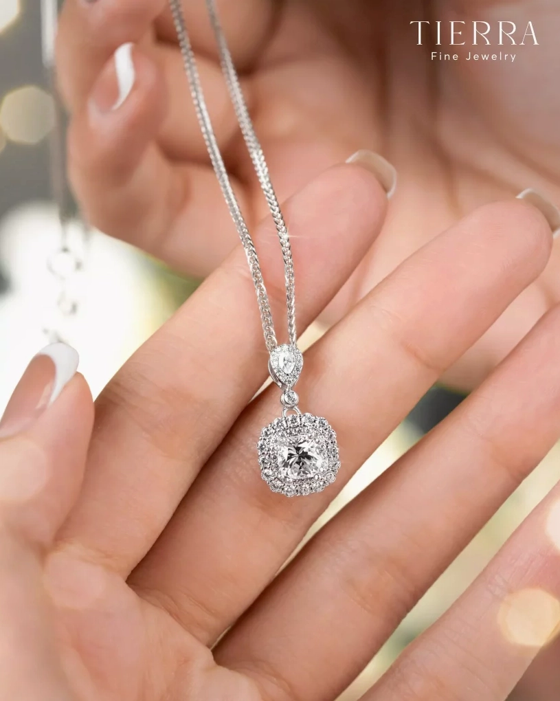 Vàng trắng 18K sáng lấp lánh